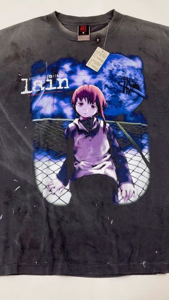 SAINT Mxxxxxx × serial experiments lain × GEEKS RULE GS_SS TEE/LAIN/BLK Sci-fi anime <Lingyin> co-branded ringing tone distressed short-sleeves Washed black S-XL Super rich and delicate printing technology perfectly shows the authentic details Customized co-branded accessories The real correct version Ready-made clothes Assute dyeing Washed to make old Maliu water faded